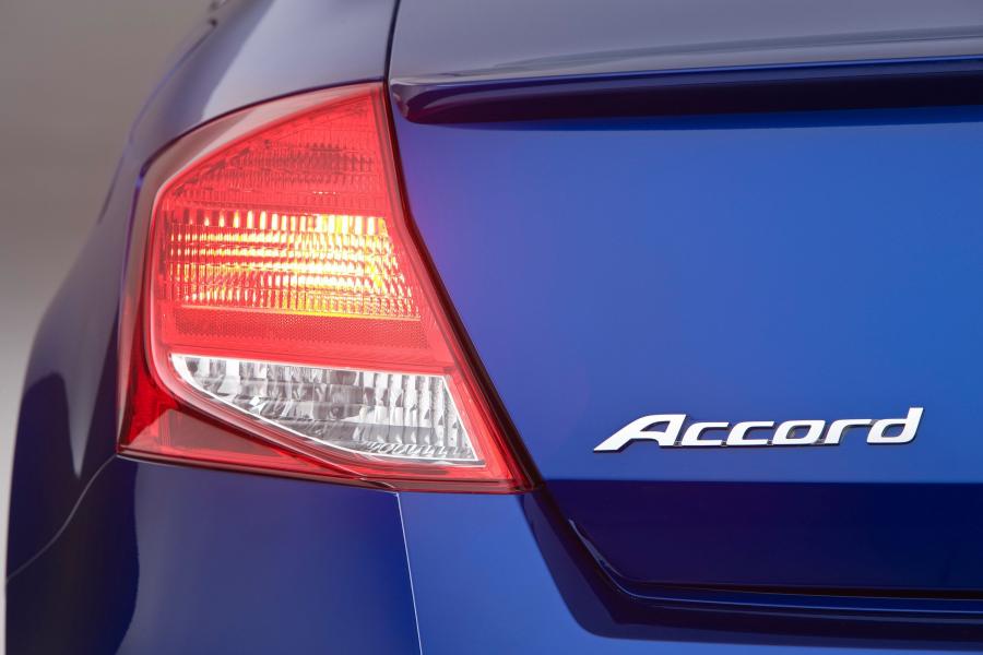  Honda Accord Coupe 2011 года  (фото 13 из 14)